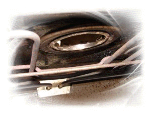 Backofenlampe ausgebaut. Blick auf Lampenfassung