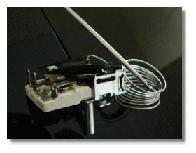 geöffneter Backofen Thermostat
